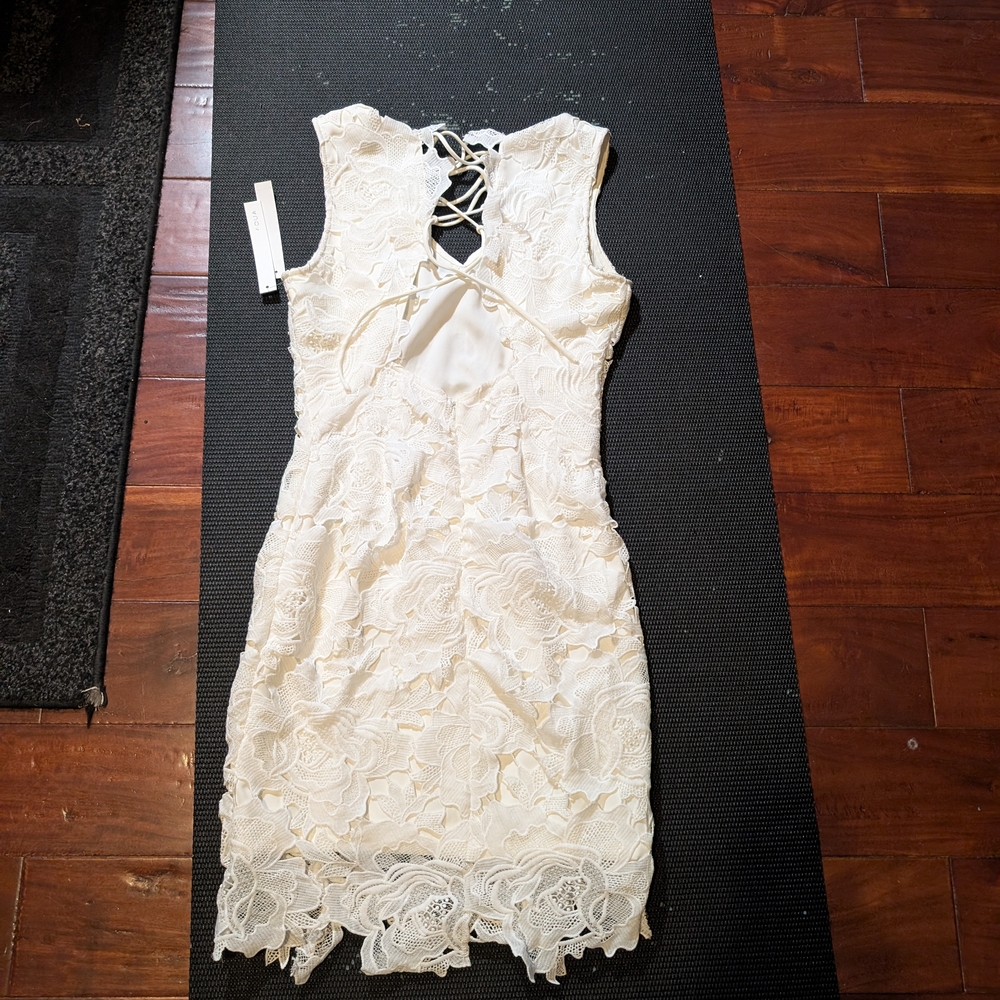Elegant Lace Sleeveless Dress - White - Size M NWT
